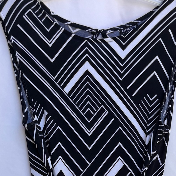Chic Black & White Maxi Dress with Red Waist Tie – Size L - Picture 3 of 4